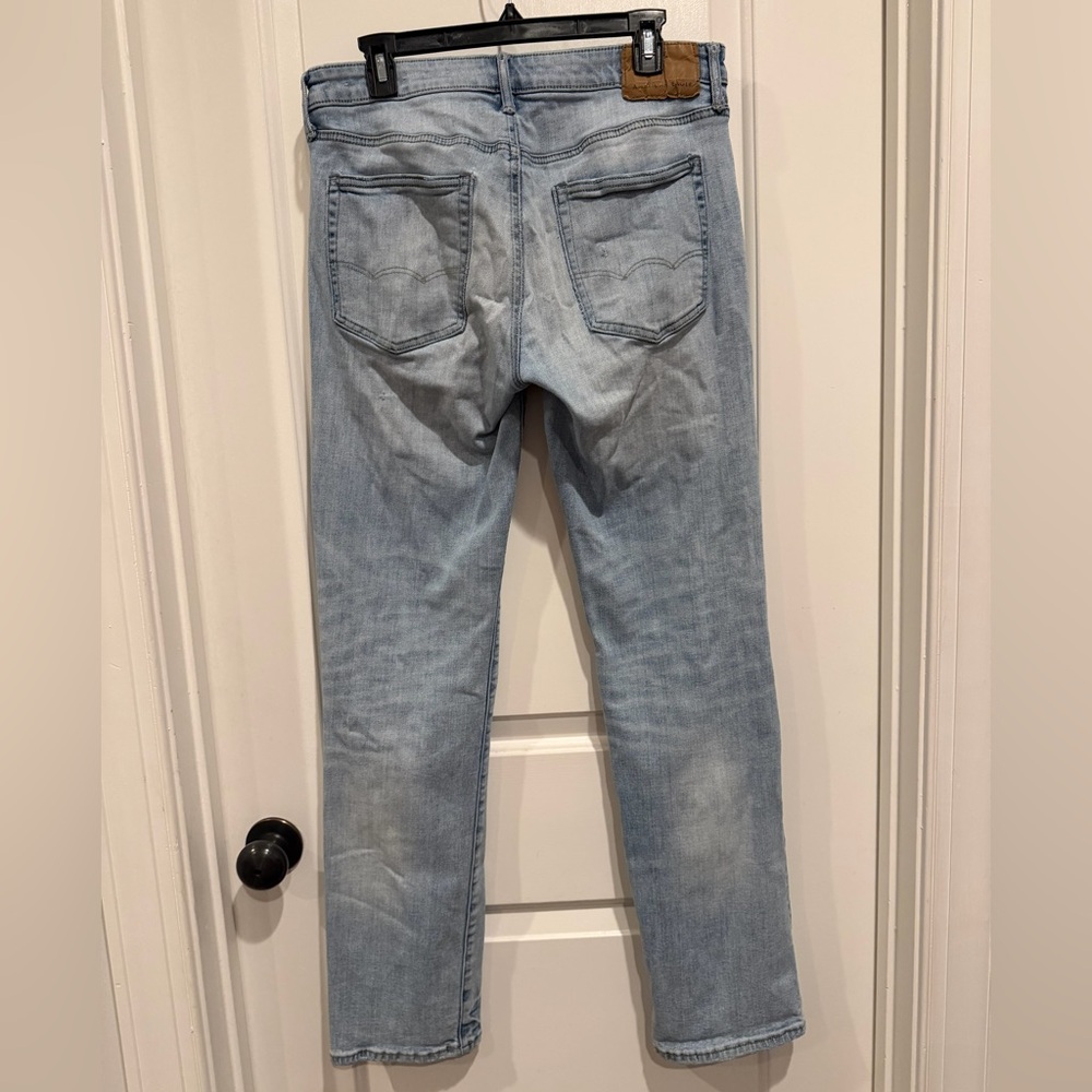 American Eagle Outfitters Men's Light Wash Straight Jeans